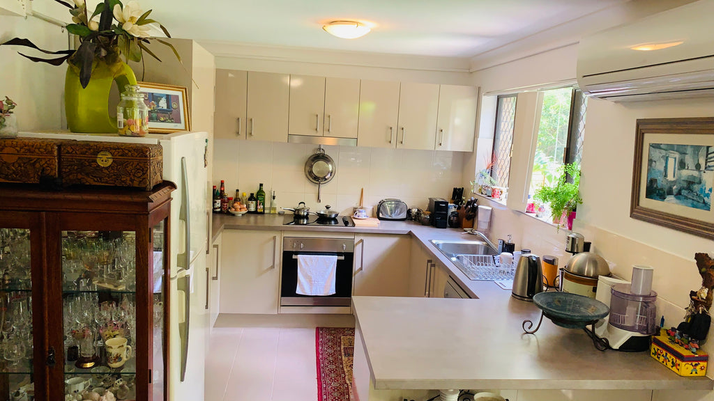 St. Lucia 4067 - Brisbane VIP Hosting - Own Private Bathroom and Healthy Meals daily