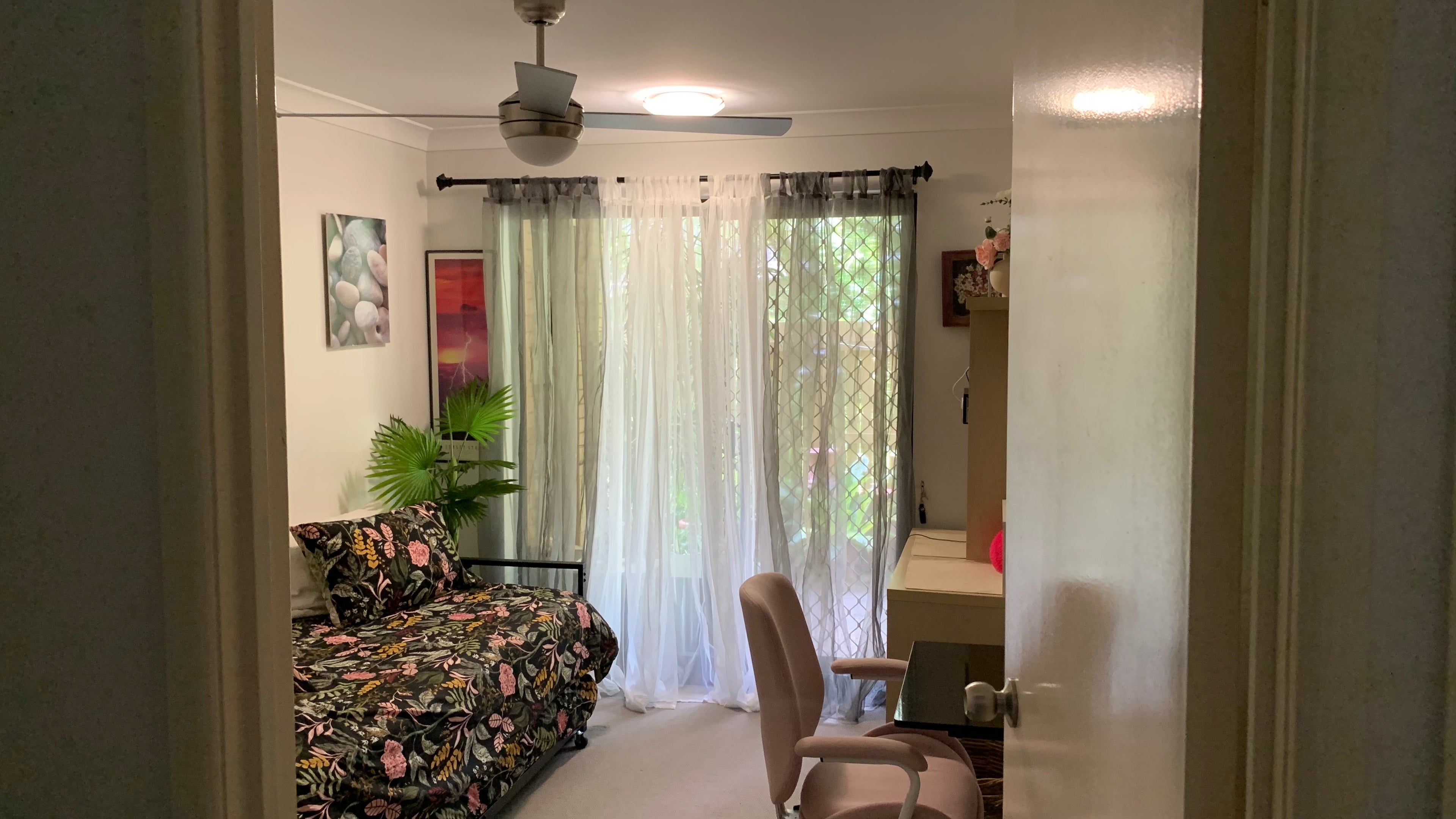 St. Lucia 4067 - Brisbane VIP Hosting - Own Private Bathroom and Healthy Meals daily