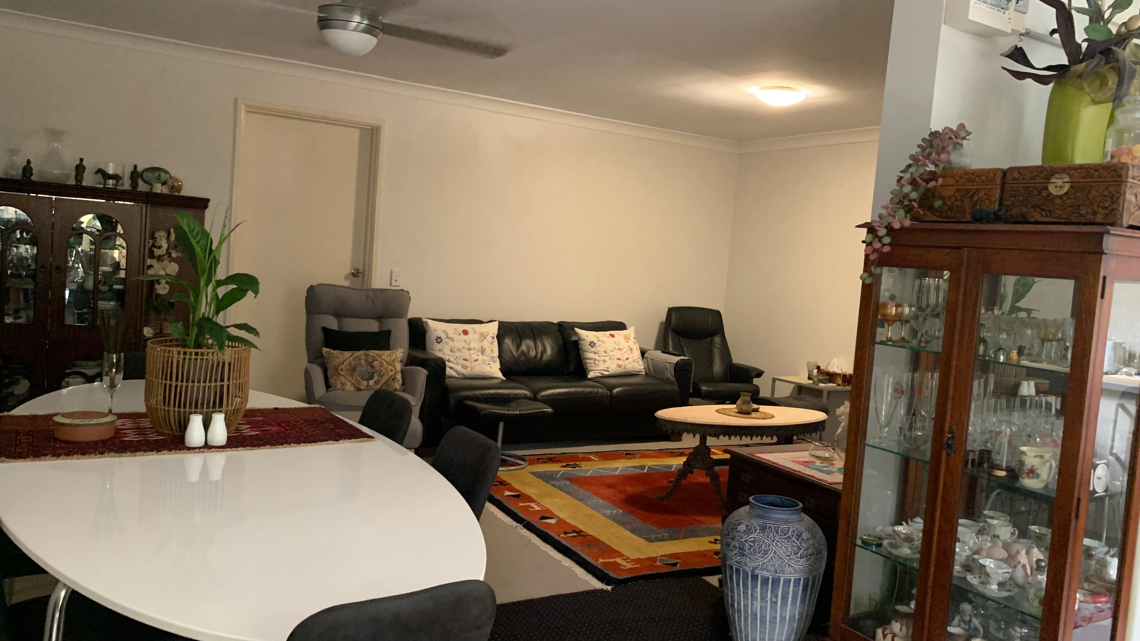 St. Lucia 4067 - Brisbane VIP Hosting - Own Private Bathroom and Healthy Meals daily